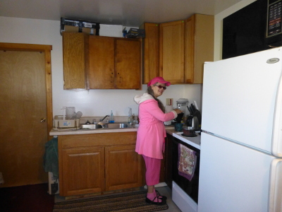 File:Radeana in the kitchen.JPG